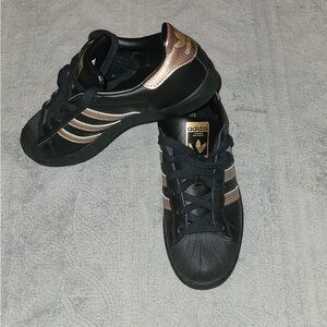 Adidas Superstar Black & Metallic Rose Gold Shell Toe - Size 6.5